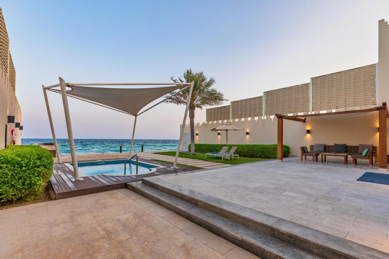 Sealine Beach, A Murwab Resort Mesaieed Exteriér fotografie The beach at the Ritz-Carlton, Ras Al Khaimah