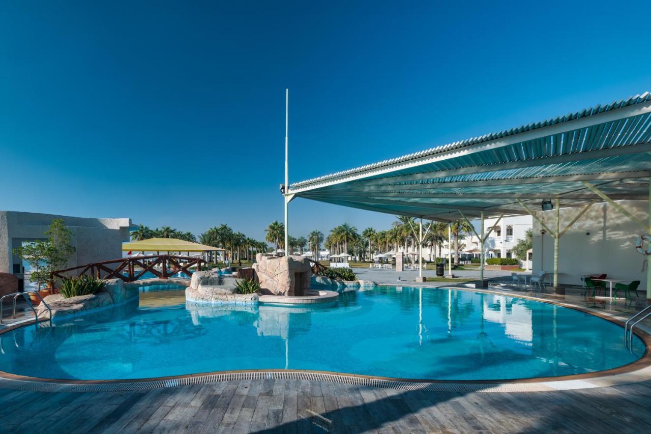 Sealine Beach, A Murwab Resort Mesaieed Exteriér fotografie The pool at the hotel