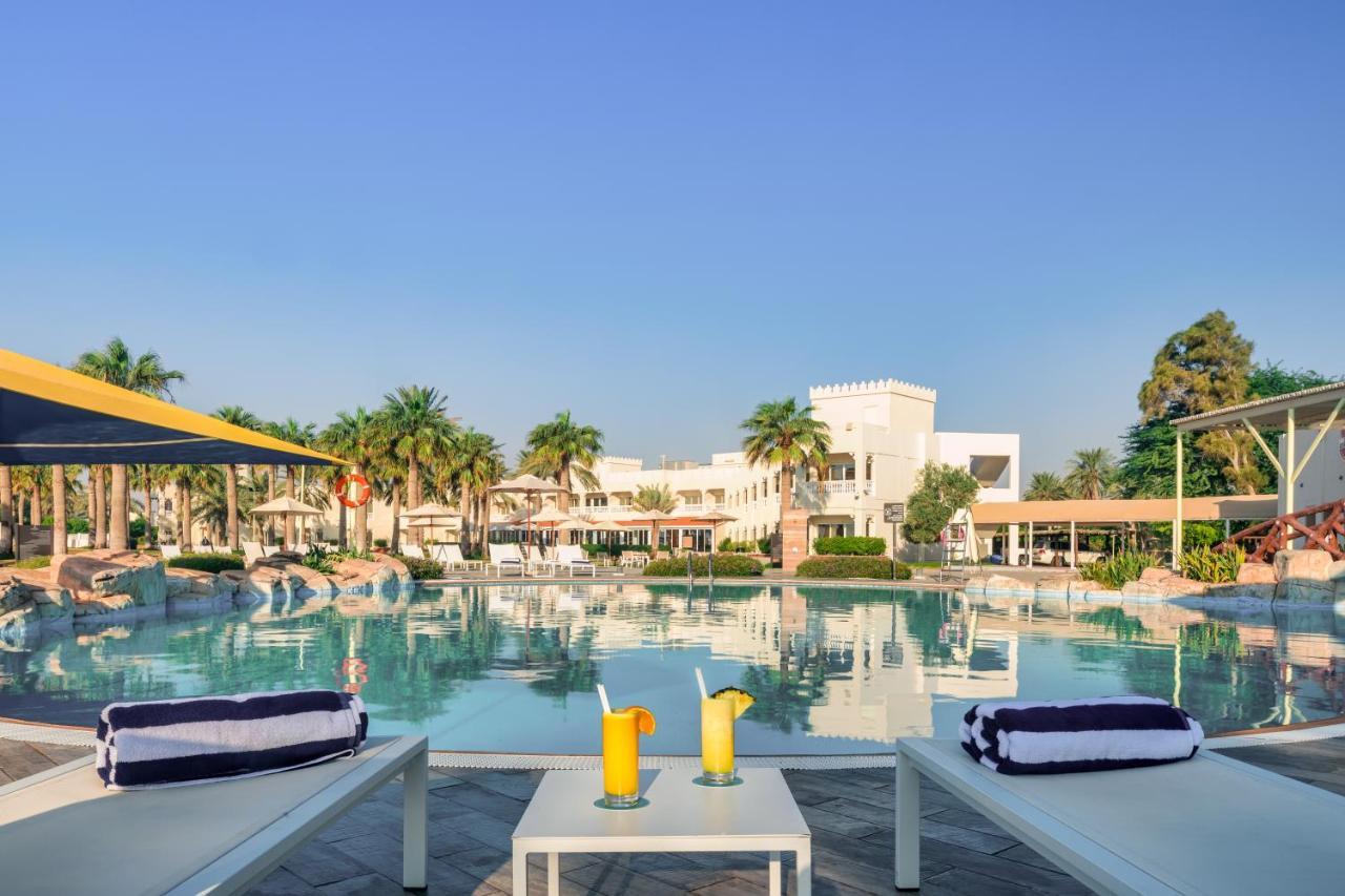 Sealine Beach, A Murwab Resort Mesaieed Exteriér fotografie The pool at the resort