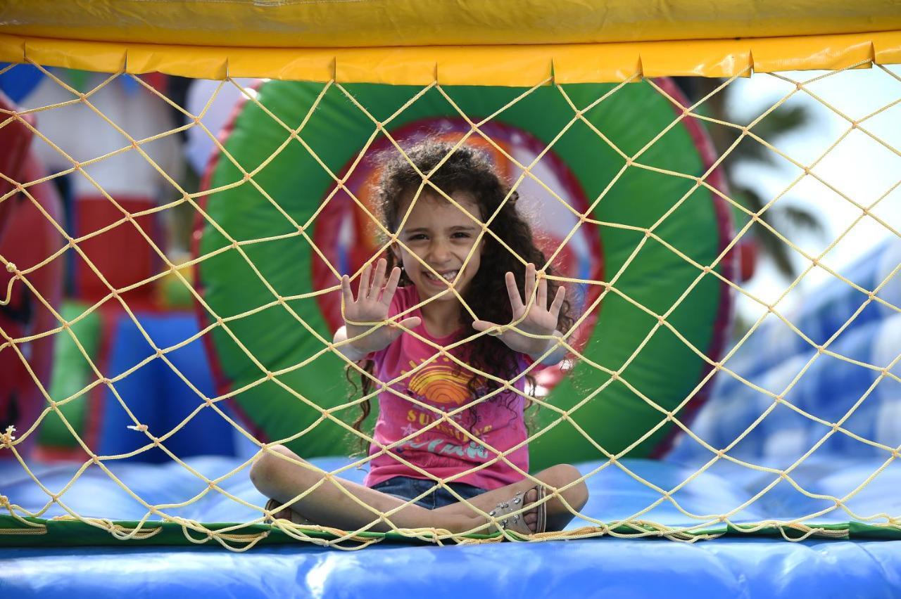 Sealine Beach, A Murwab Resort Mesaieed Exteriér fotografie A child playing at the Children's Museum of Oak Ridge