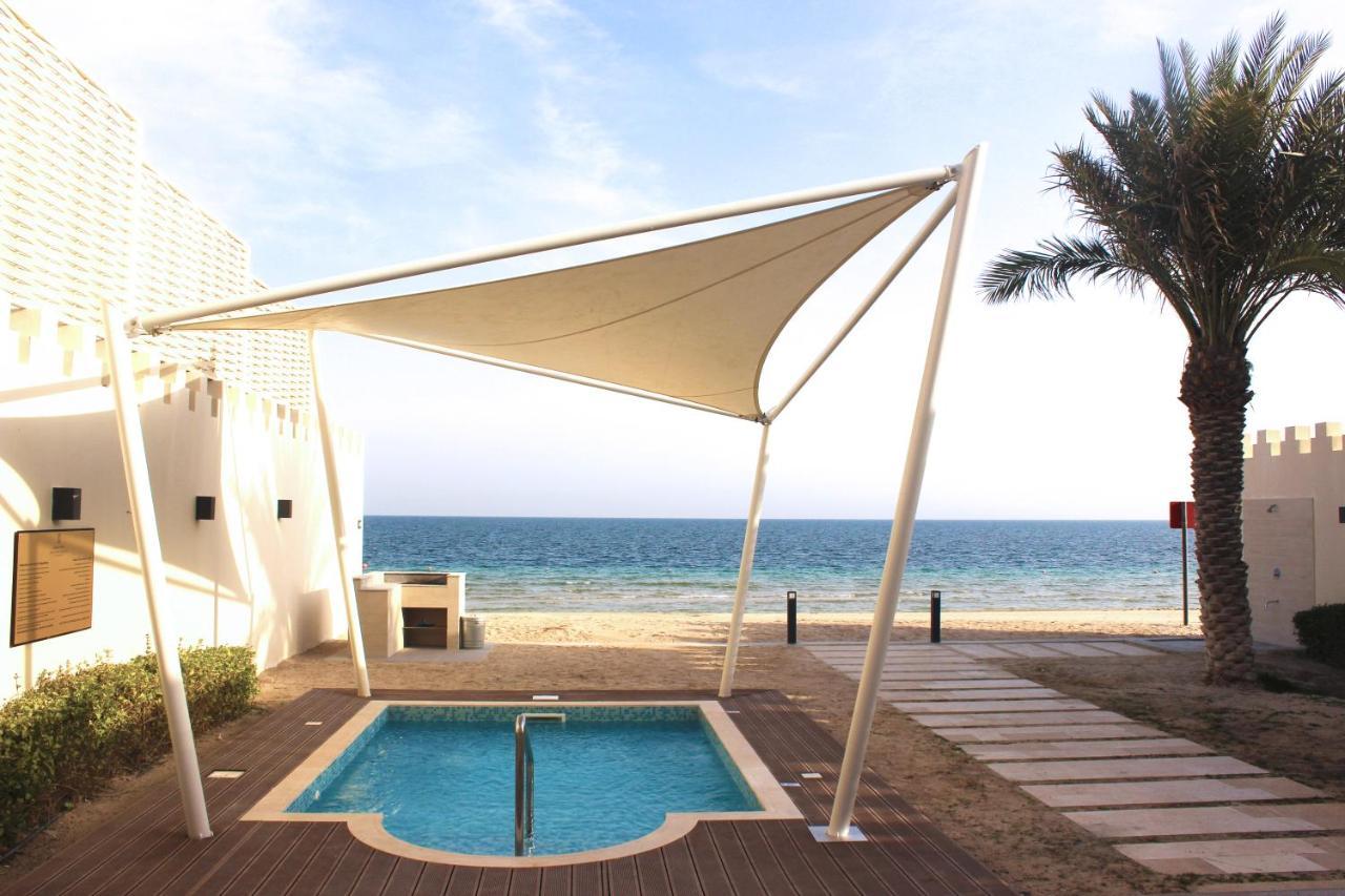 Sealine Beach, A Murwab Resort Mesaieed Exteriér fotografie A shade sail over a swimming pool